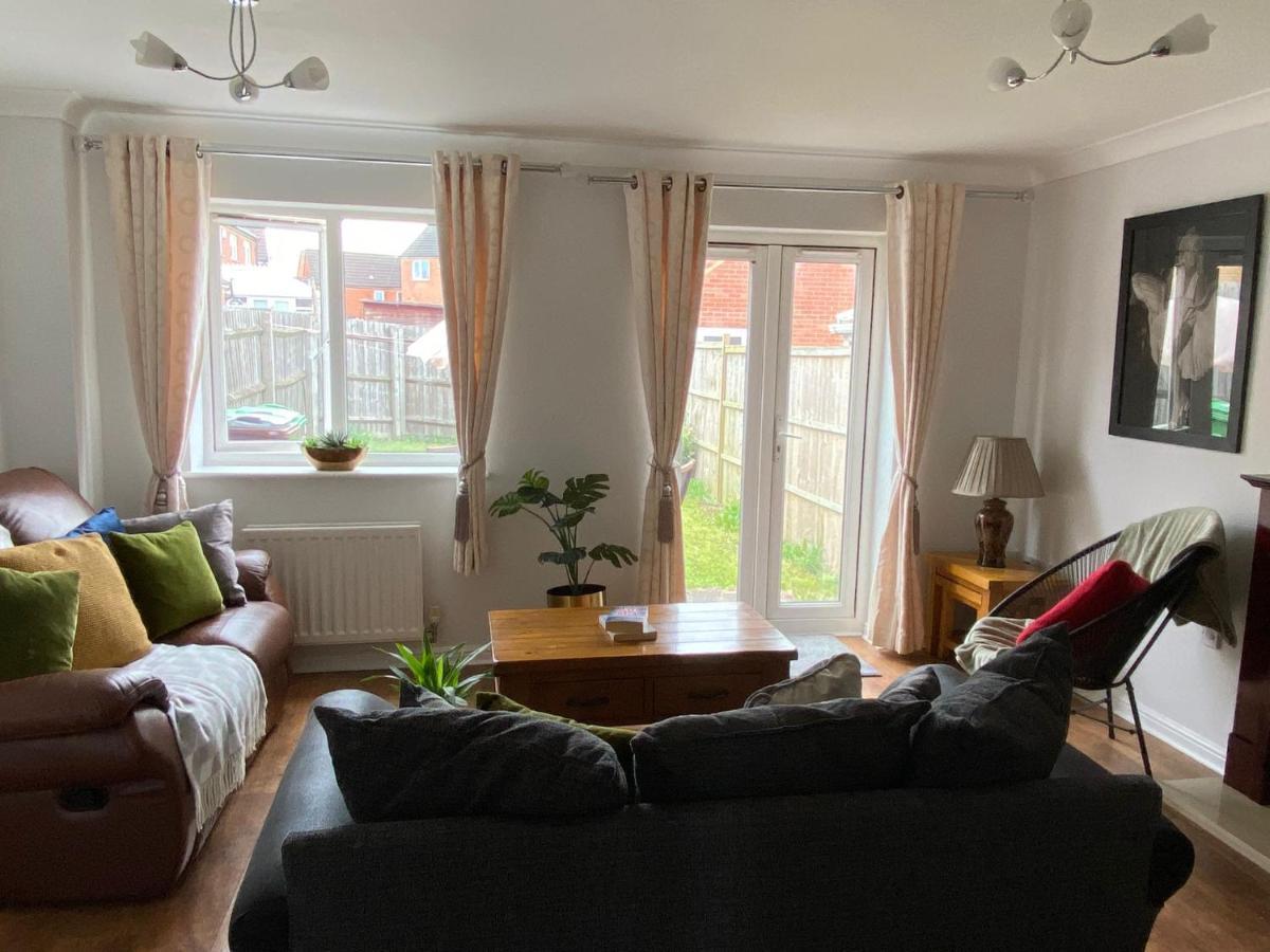 Only- Option Of The Entire House If Available - Private Property In Quiet Estate * Nottingham